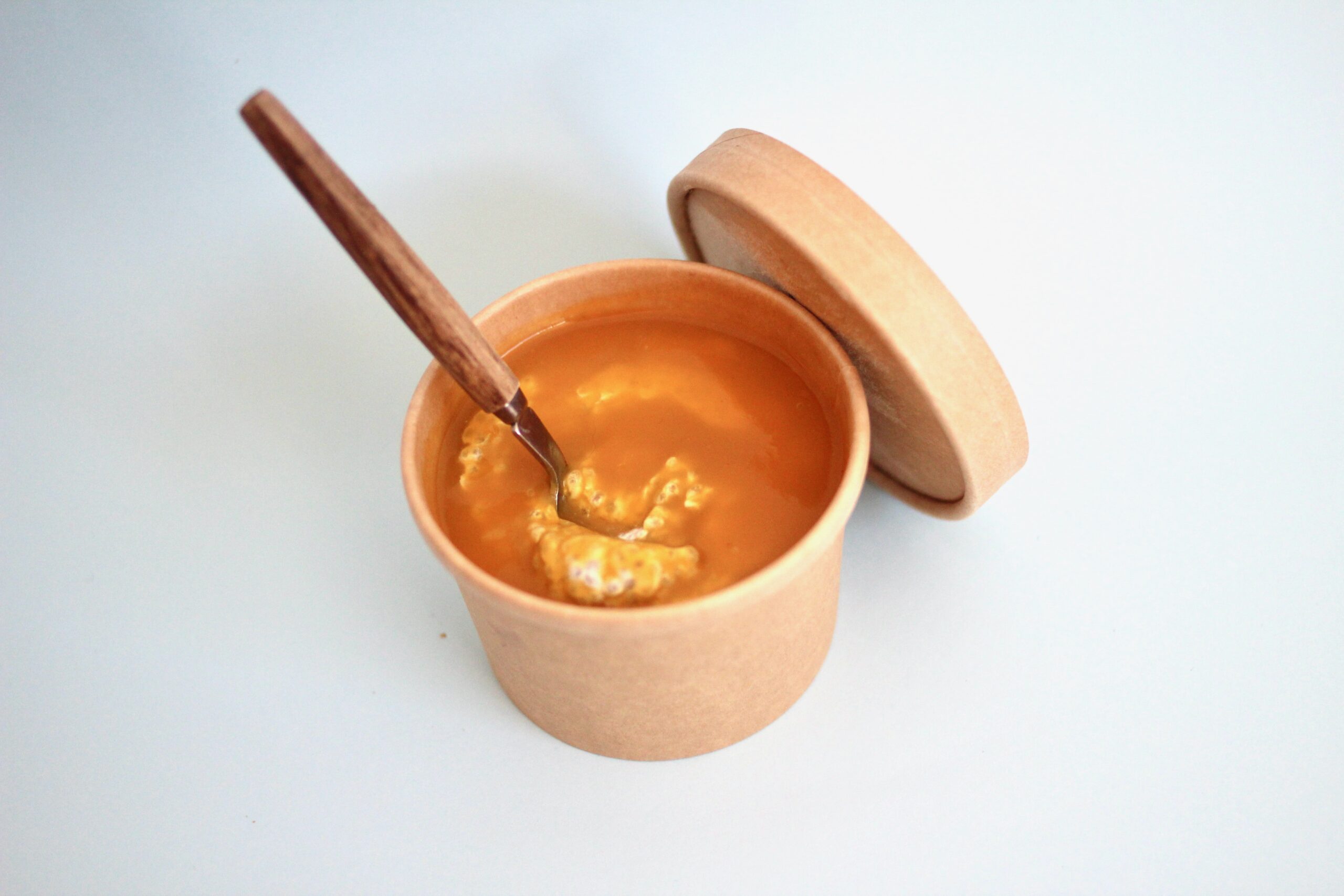 Chiapudding med mango- og pasjonsfruktsaus